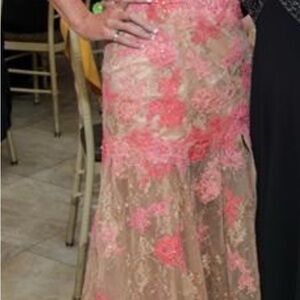 Mac Duggal Pink and Cream Lace Evening Gown - Size 6
